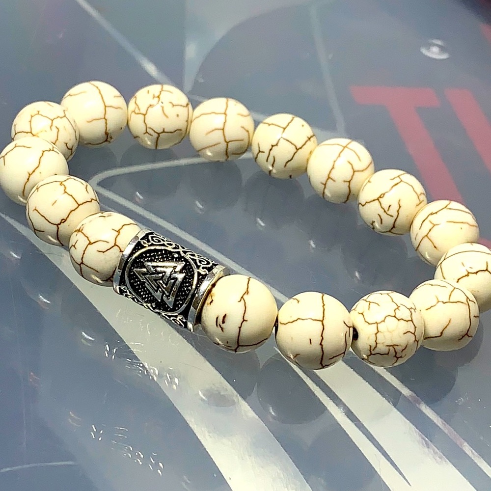 MAGNESITE & VALKNUT NATURAL BRACELET